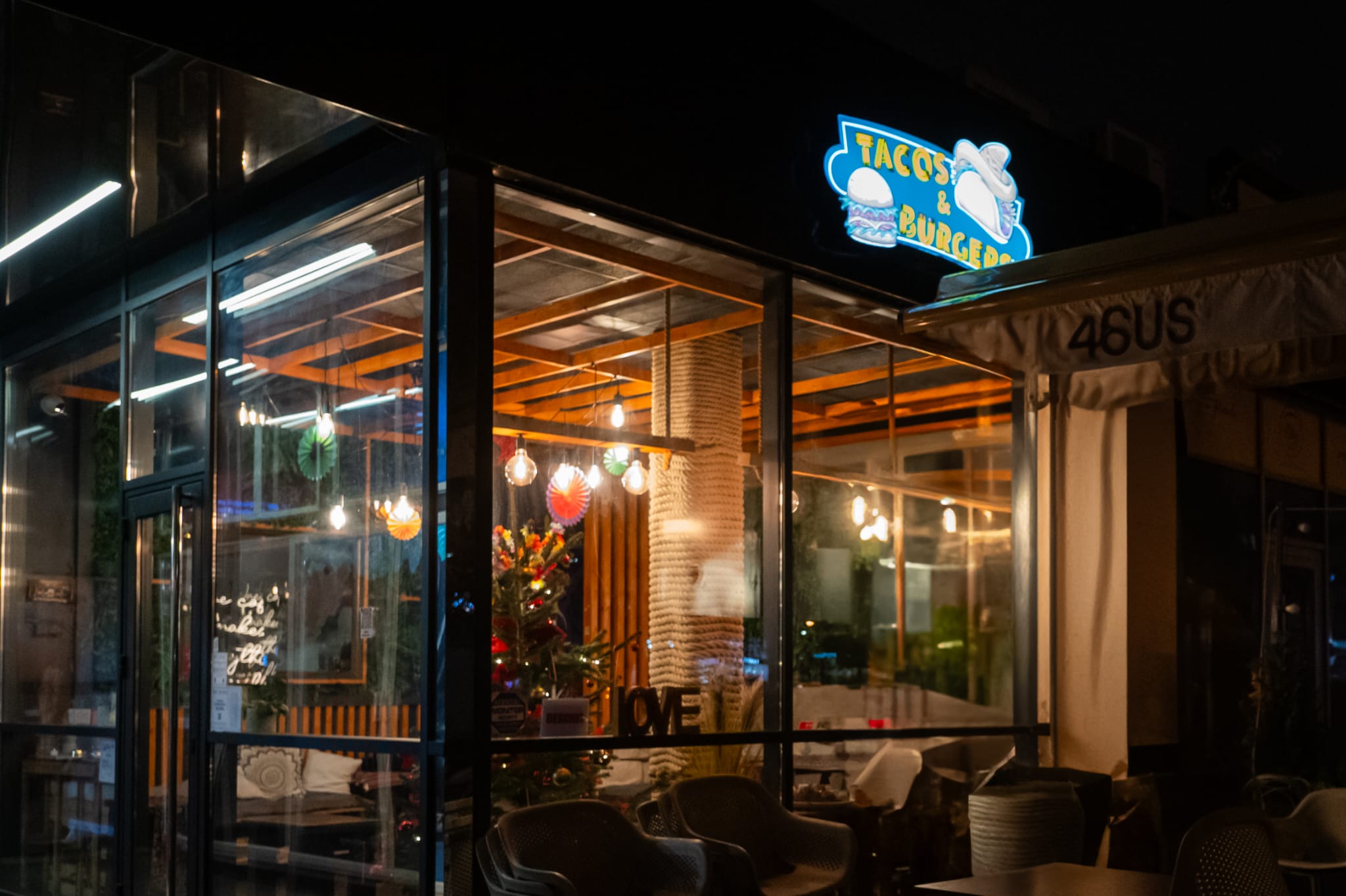 Exterior noapte Tacos & Burgers